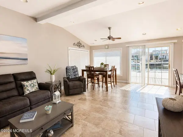 25 Travelers Way, Bayville, NJ 08721