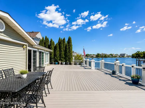 25 Travelers Way, Bayville, NJ 08721