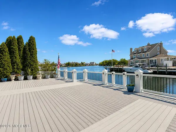 25 Travelers Way, Bayville, NJ 08721