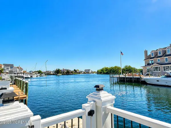 25 Travelers Way, Bayville, NJ 08721