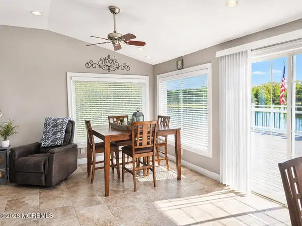 25 Travelers Way, Bayville, NJ 08721