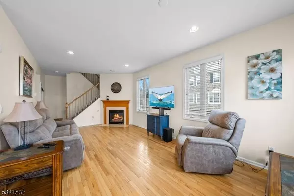 1 Carrington Pl, Clifton City, NJ 07013