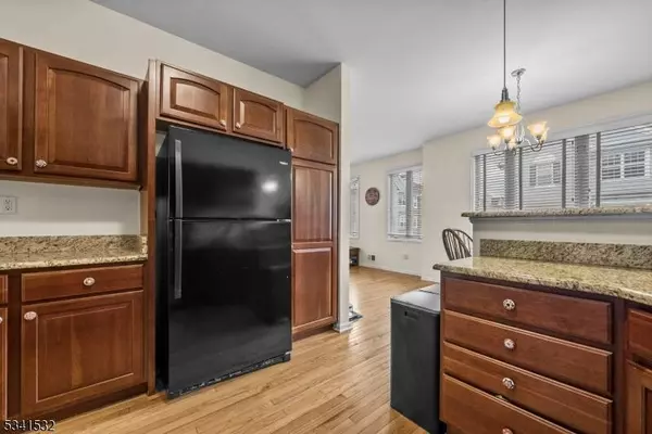 1 Carrington Pl, Clifton City, NJ 07013