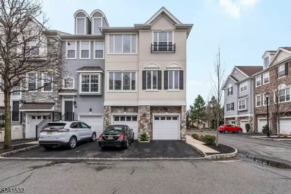 1 Carrington Pl, Clifton City, NJ 07013