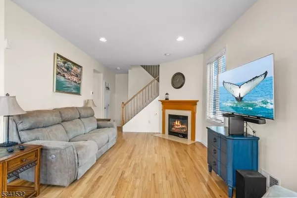 1 Carrington Pl, Clifton City, NJ 07013