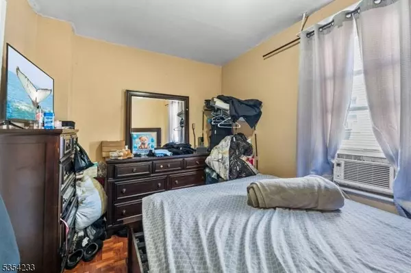 246 Ackerman Ave, Clifton City, NJ 07011