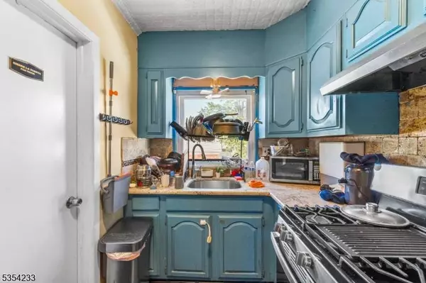 246 Ackerman Ave, Clifton City, NJ 07011