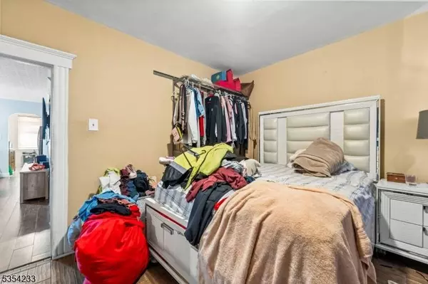 246 Ackerman Ave, Clifton City, NJ 07011