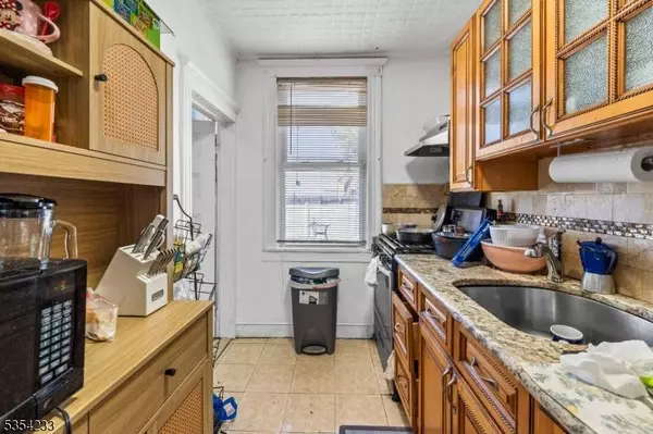 246 Ackerman Ave, Clifton City, NJ 07011