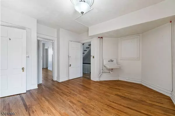 47 Roseville Ave, Newark City, NJ 07107