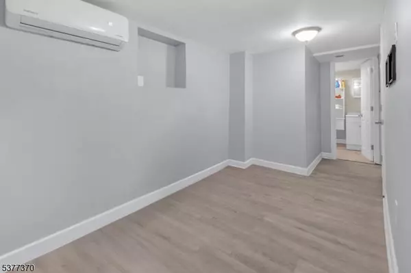 32 Dodd St, East Orange City, NJ 07017