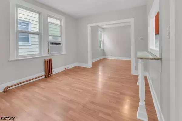 32 Dodd St, East Orange City, NJ 07017