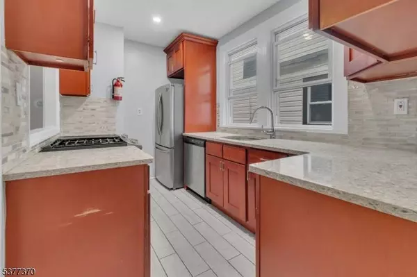 32 Dodd St, East Orange City, NJ 07017