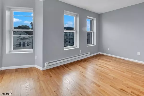 422 18th Ave, Newark City, NJ 07108