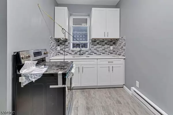 422 18th Ave, Newark City, NJ 07108