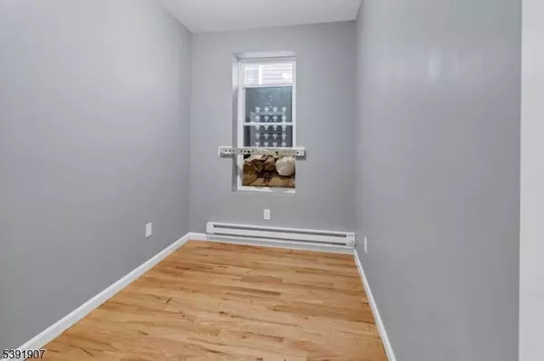 422 18th Ave, Newark City, NJ 07108