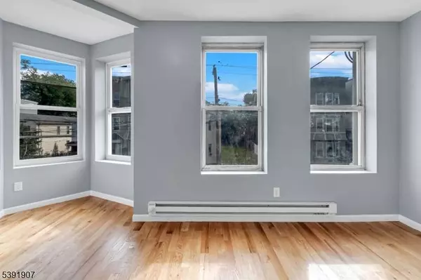 422 18th Ave, Newark City, NJ 07108