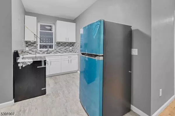 422 18th Ave, Newark City, NJ 07108