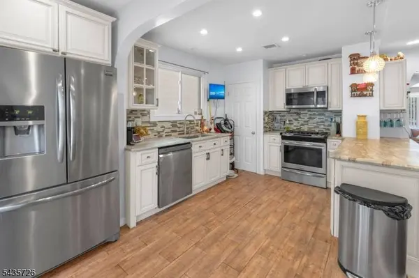 56 Ridgefield Ave, Ridgefield Park Village, NJ 07660