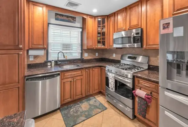 61 Luisser St, Clifton City, NJ 07012