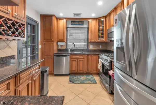 61 Luisser St, Clifton City, NJ 07012