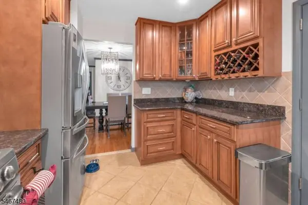 61 Luisser St, Clifton City, NJ 07012