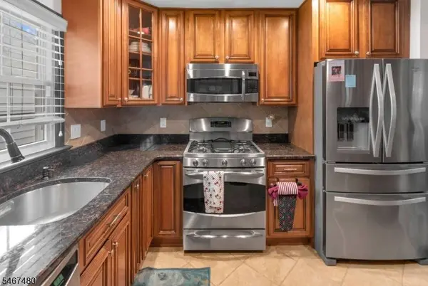 61 Luisser St, Clifton City, NJ 07012