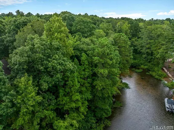 139R Mary Court, Bracey, VA 23919