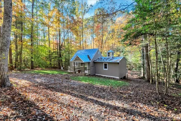 314 Riverview Dr, Brodnax, VA 23920