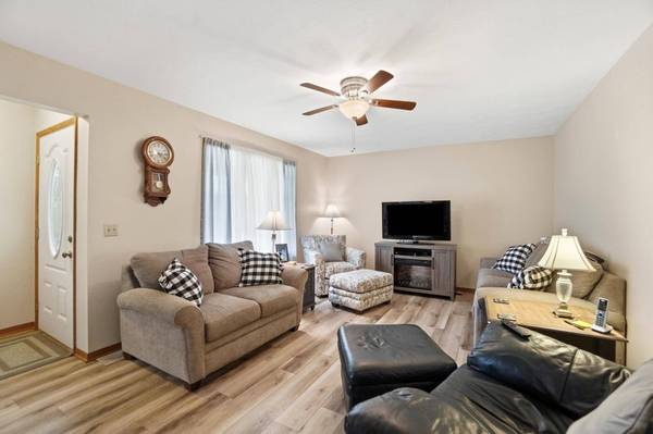 1043 Armsgate Road, Springfield, OH 45503