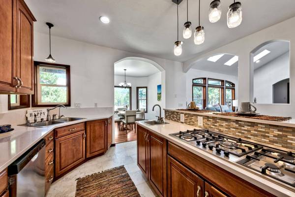 10310 Hirschdale Road, Truckee, CA 96161-0000