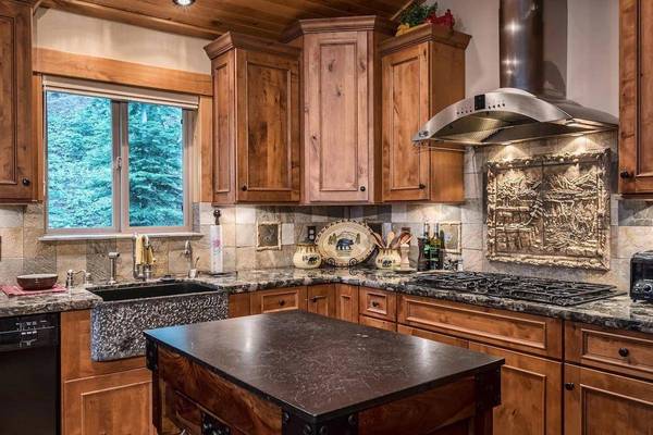 11410 Skislope Way, Truckee, CA 96161-0000
