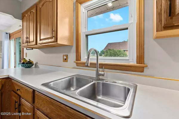 7419 Beahl Blvd, Louisville, KY 40258