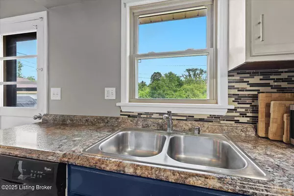 3613 St Edwards Dr, Jeffersontown, KY 40299