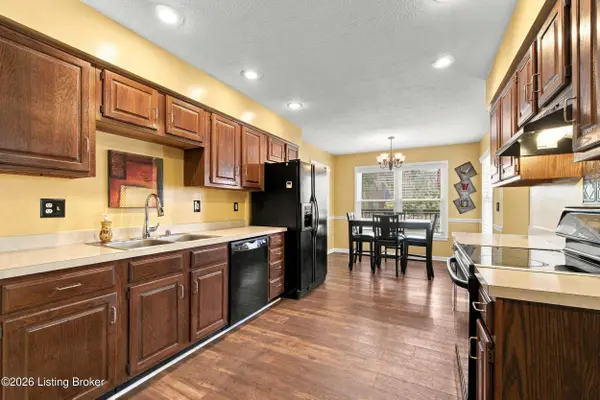 7919 Stonydale Ln, Louisville, KY 40220