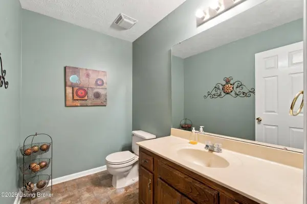 7919 Stonydale Ln, Louisville, KY 40220