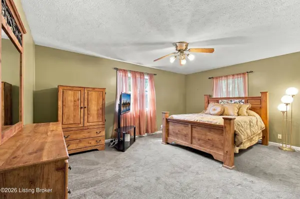 7919 Stonydale Ln, Louisville, KY 40220