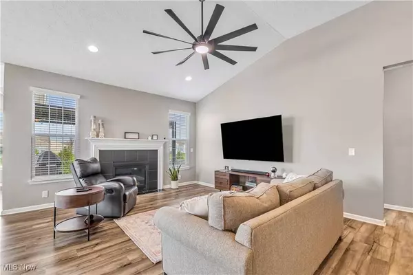 806 Cedar Crest DR, Elyria, OH 44035