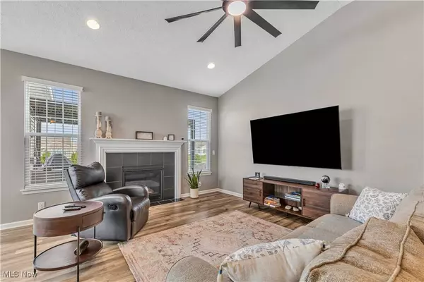 806 Cedar Crest DR, Elyria, OH 44035