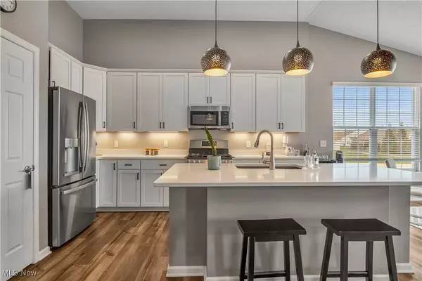 806 Cedar Crest DR, Elyria, OH 44035