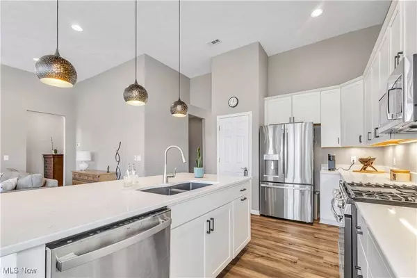 806 Cedar Crest DR, Elyria, OH 44035