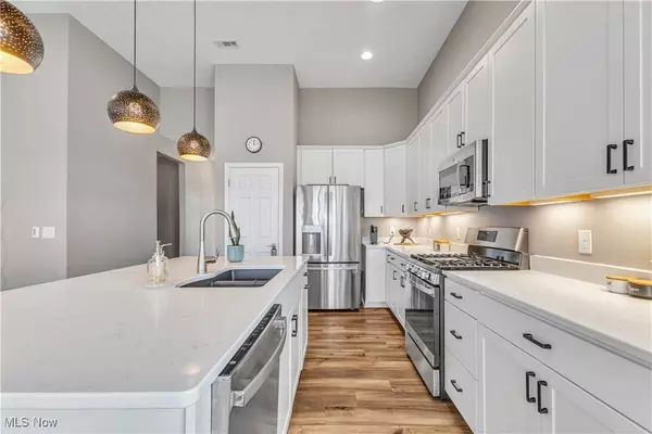 806 Cedar Crest DR, Elyria, OH 44035