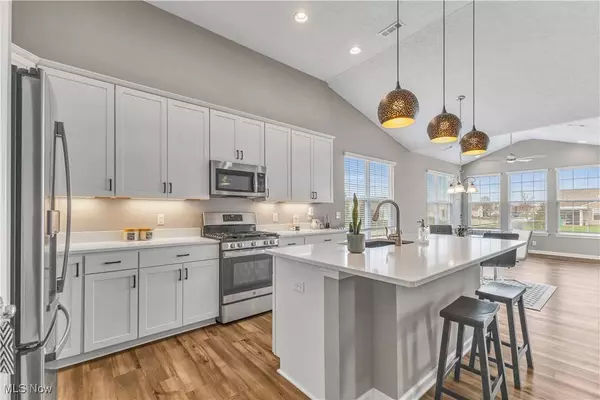 806 Cedar Crest DR, Elyria, OH 44035