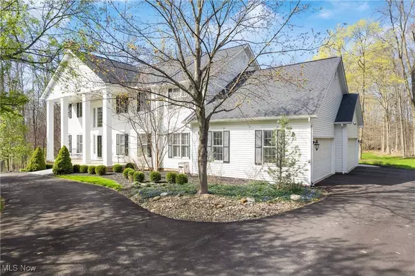 106 Champion LN, Chagrin Falls, OH 44022