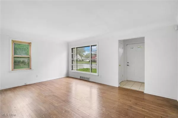 1193 S Green RD, South Euclid, OH 44121