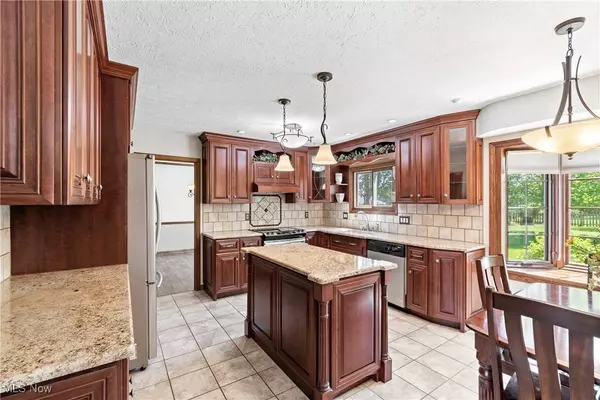 17171 Misty Lake DR, Strongsville, OH 44136