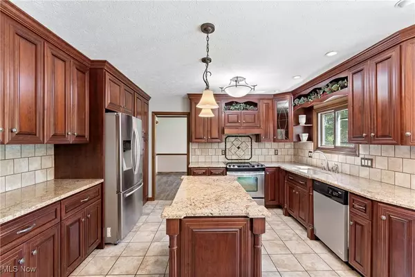 17171 Misty Lake DR, Strongsville, OH 44136