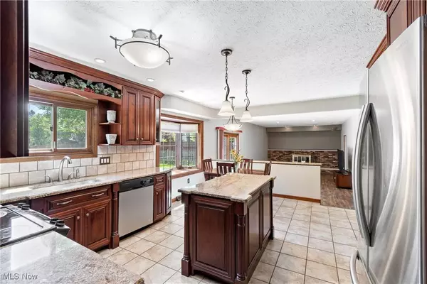 17171 Misty Lake DR, Strongsville, OH 44136