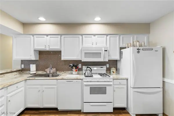 1401 Willow Brook DR NE, Warren, OH 44483
