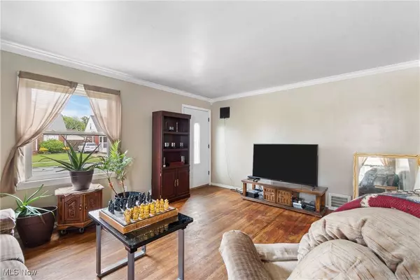 380 E 328th ST, Willowick, OH 44095